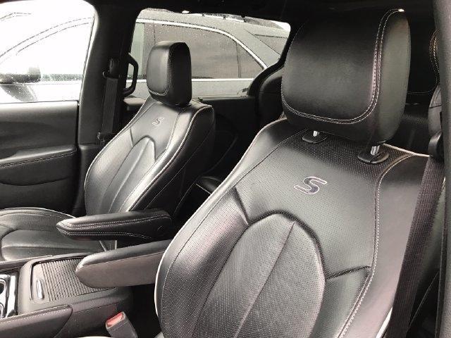 Chrysler Pacifica Limited 2025