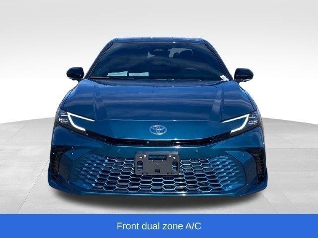 Toyota Camry Hybrid SE AWD 2025