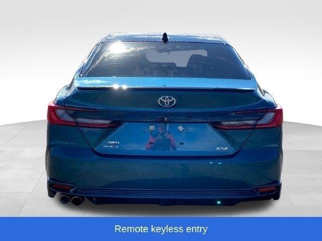 Toyota Camry Hybrid SE AWD 2025