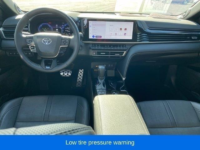 Toyota Camry Hybrid SE AWD 2025