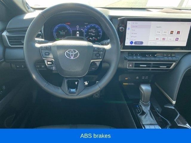 Toyota Camry Hybrid SE AWD 2025