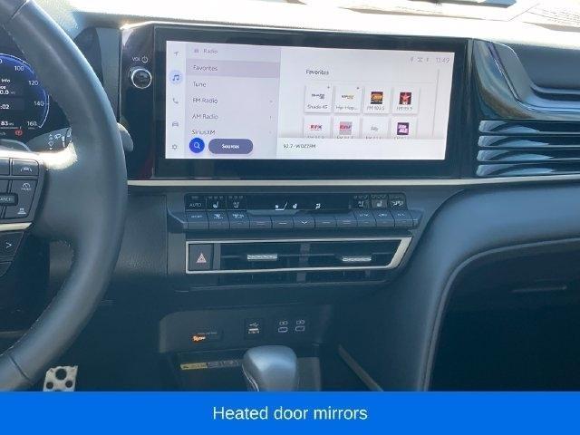 Toyota Camry Hybrid SE AWD 2025