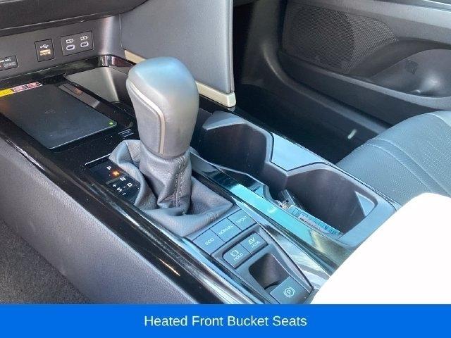 Toyota Camry Hybrid SE AWD 2025