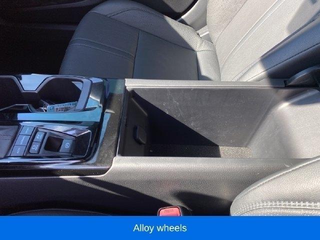 Toyota Camry Hybrid SE AWD 2025