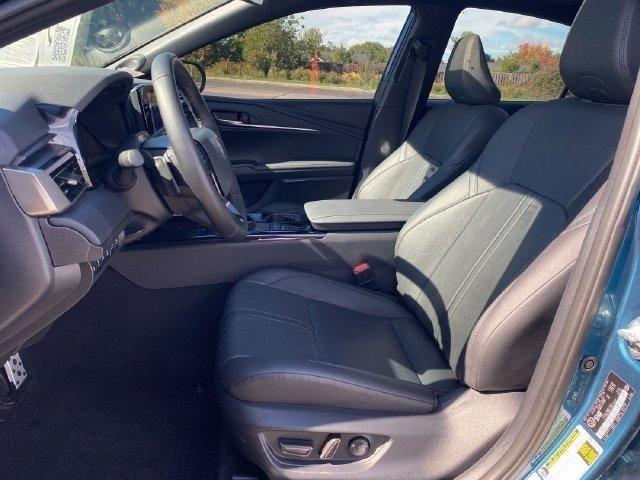 Toyota Camry Hybrid SE AWD 2025