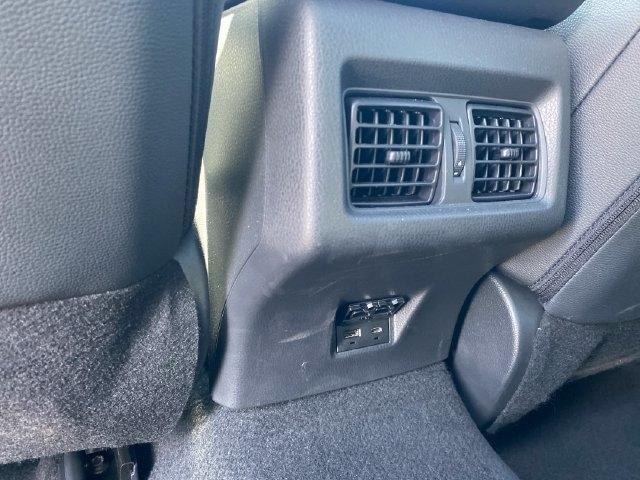 Toyota Camry Hybrid SE AWD 2025