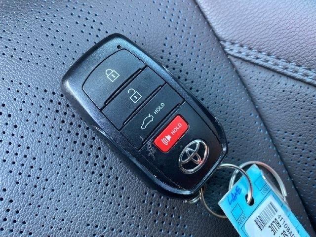 Toyota Camry Hybrid SE AWD 2025