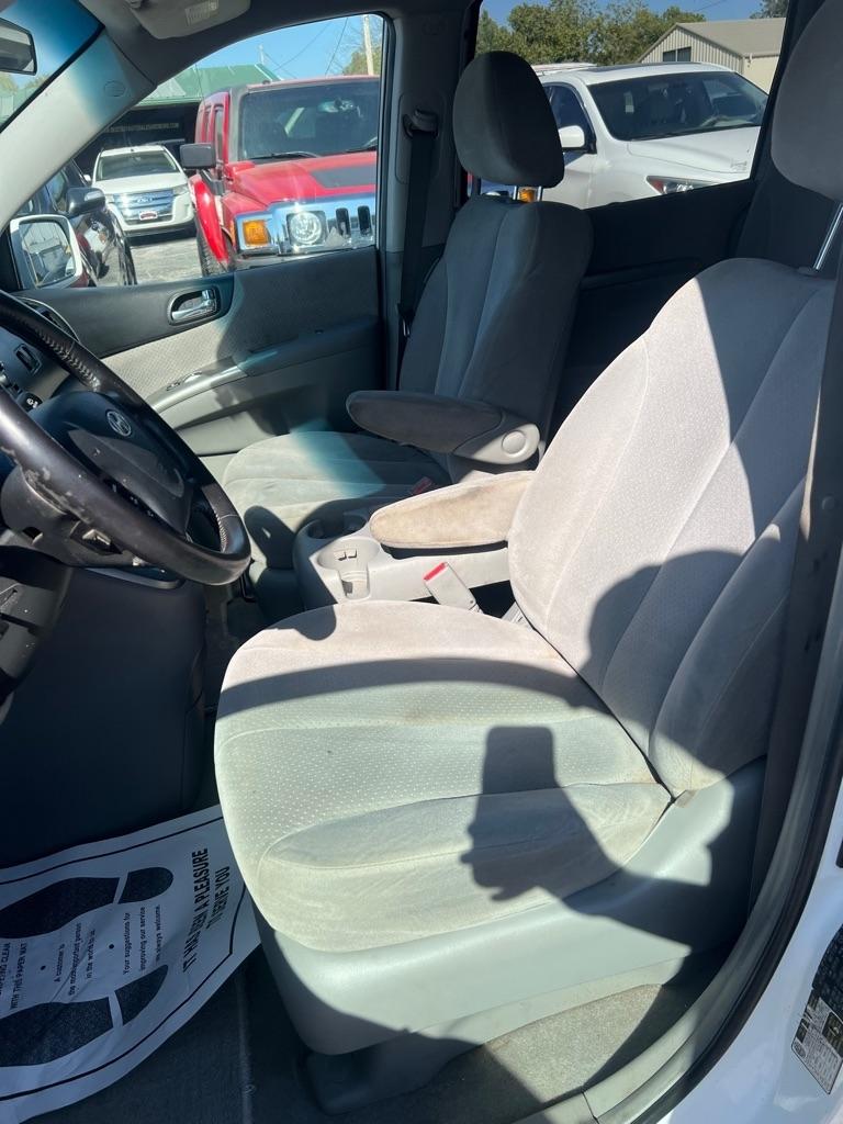 Hyundai Entourage  2007