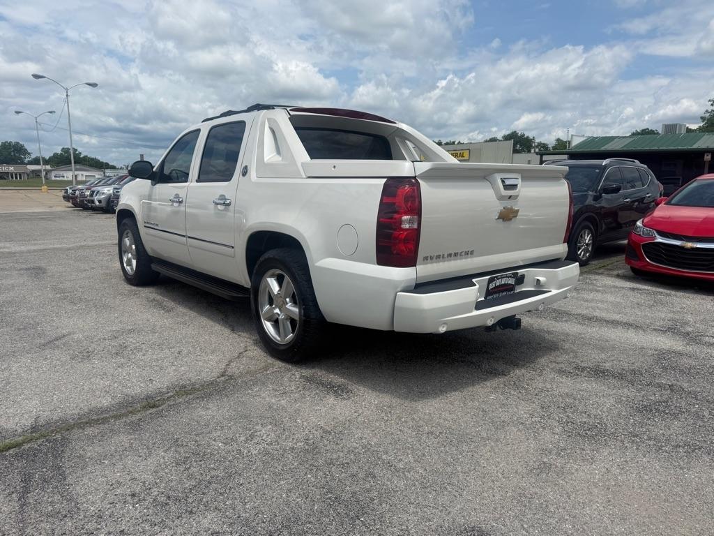 Chevrolet Avalanche  2013