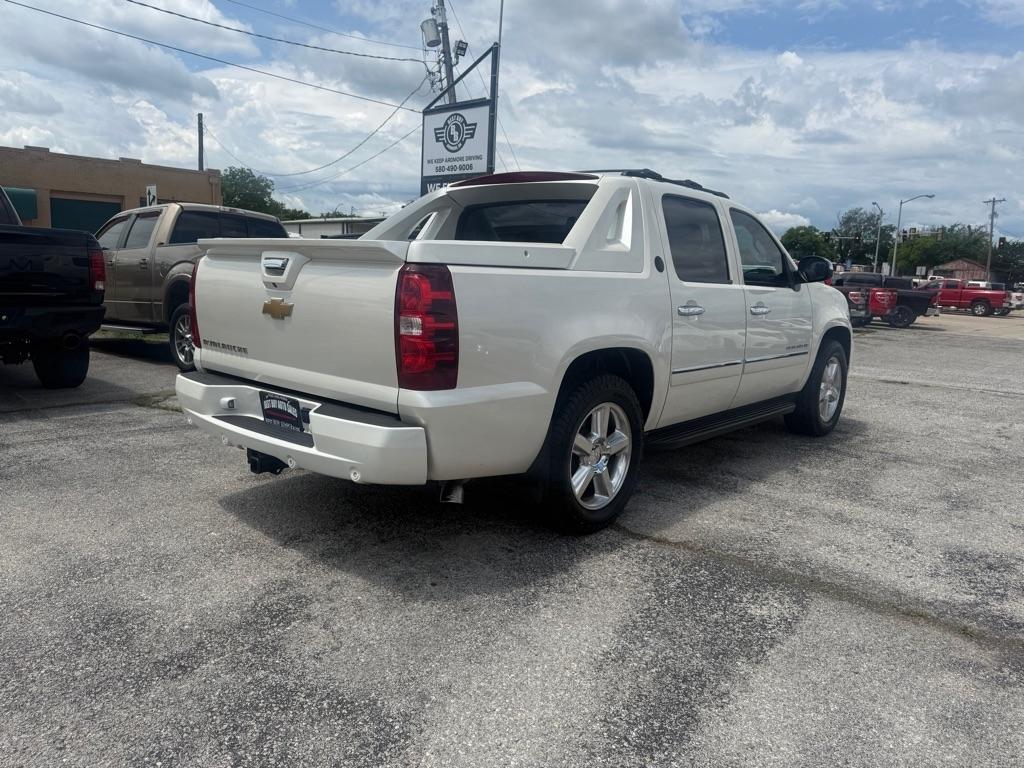 Chevrolet Avalanche  2013