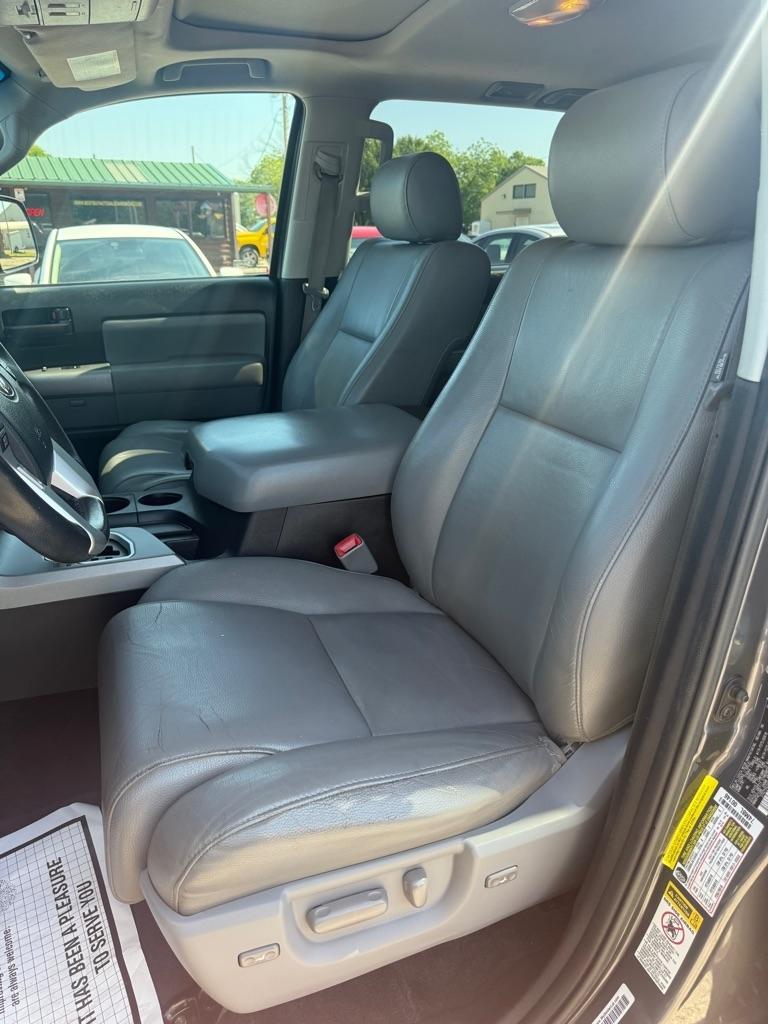 Toyota Sequoia  2016