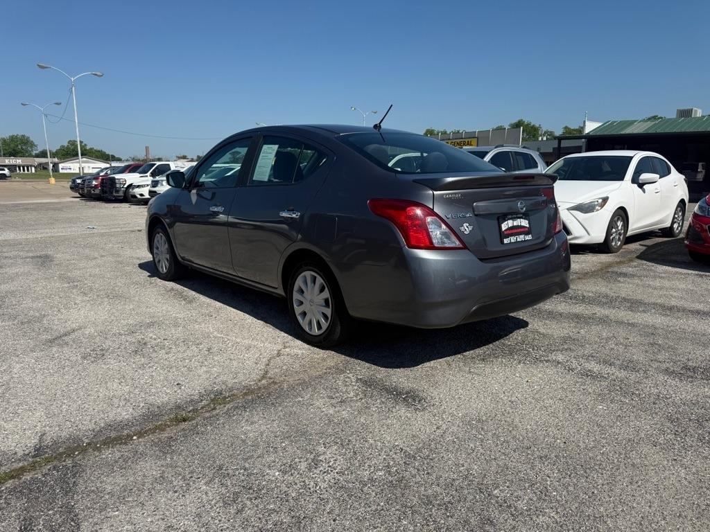 Nissan Versa  2017