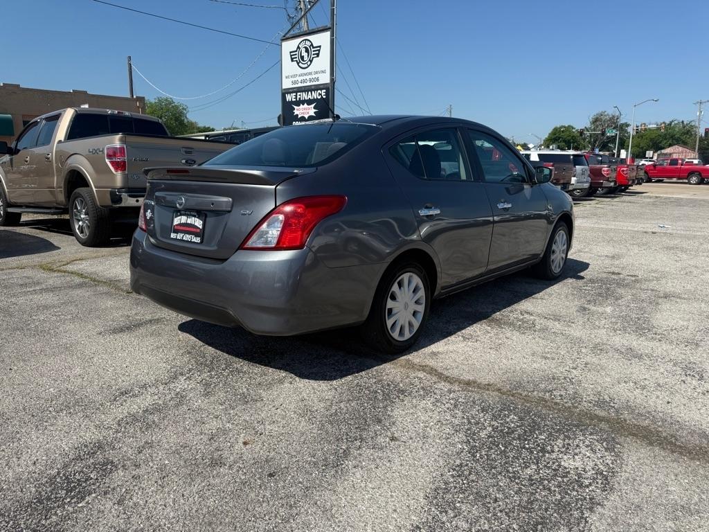 Nissan Versa  2017