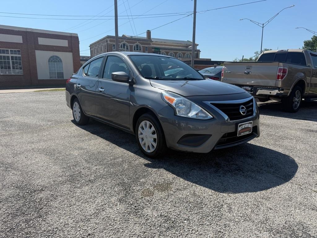 Nissan Versa  2017