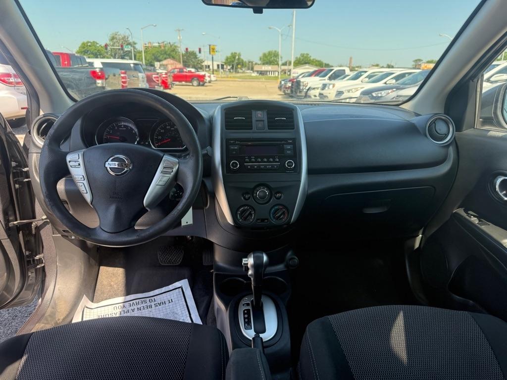 Nissan Versa  2017