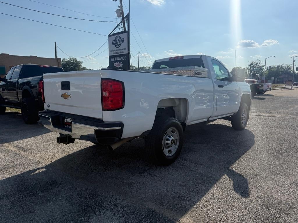 Chevrolet Silverado photo 3