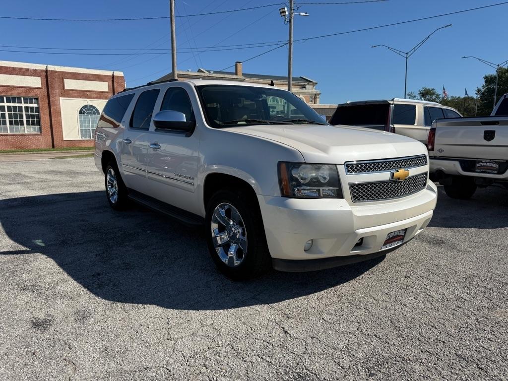 Chevrolet Suburban photo 4
