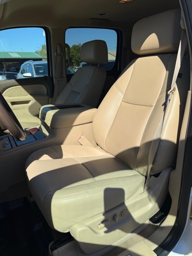 Chevrolet Suburban photo 5