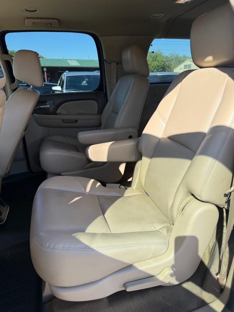 Chevrolet Suburban photo 6