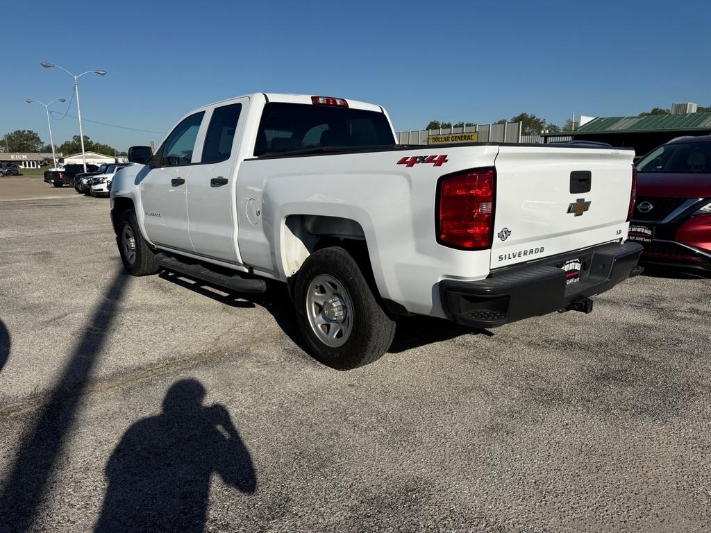 Chevrolet Silverado LD photo 2