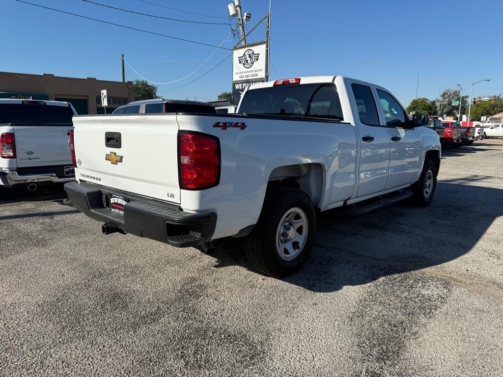 Chevrolet Silverado LD photo 3