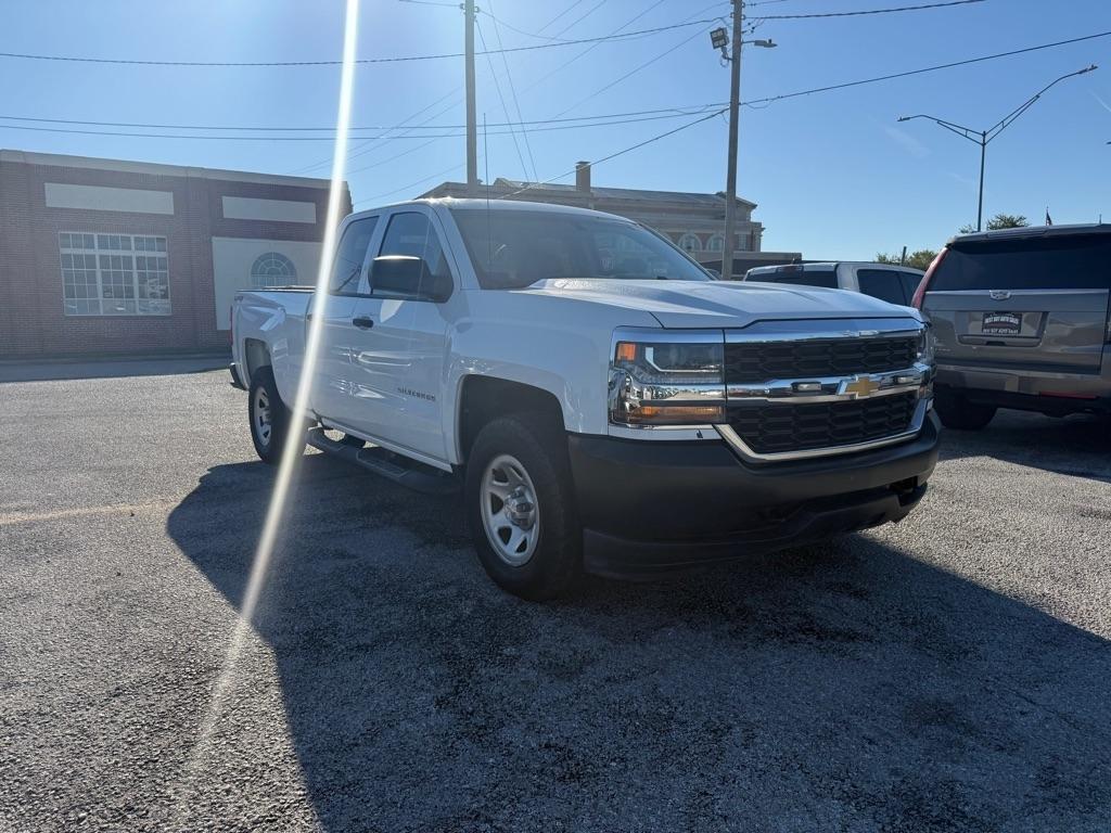 Chevrolet Silverado LD photo 4