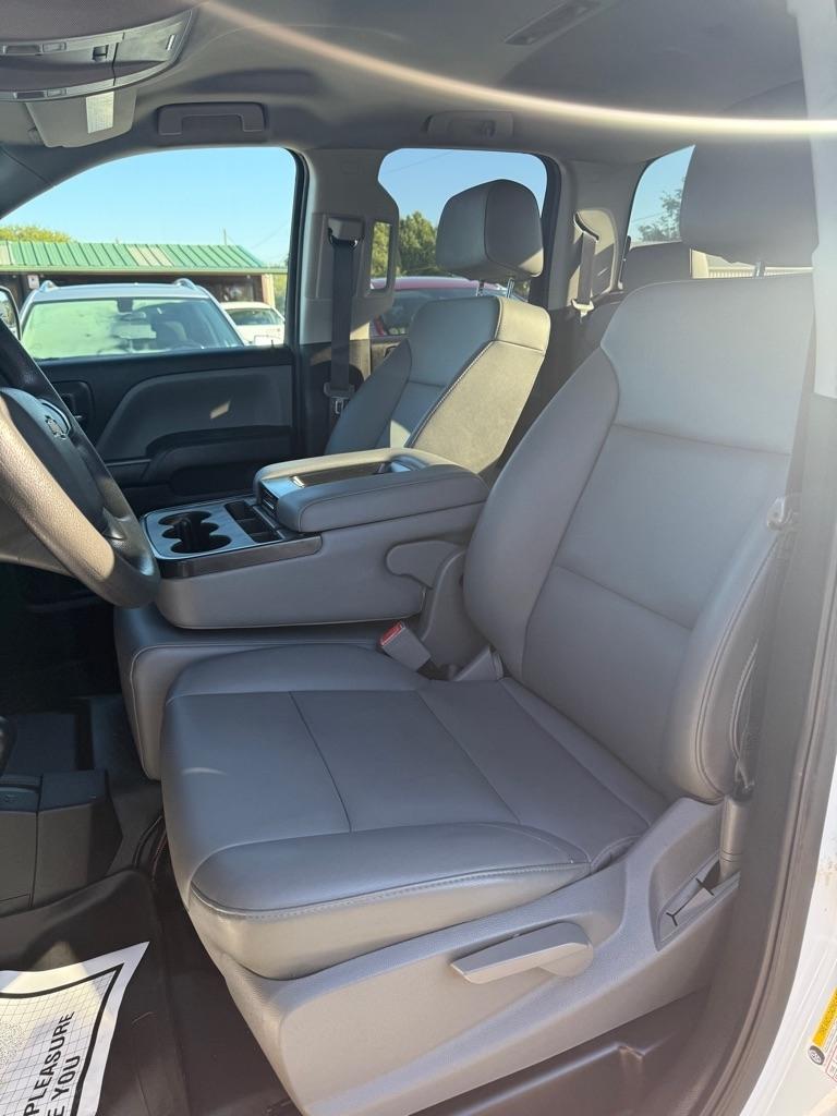 Chevrolet Silverado LD photo 5