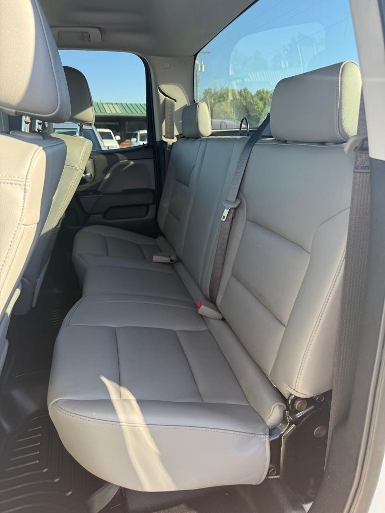 Chevrolet Silverado LD photo 6
