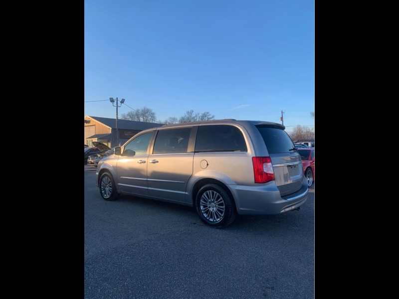 2013 Chrysler Town & Country Touring-L
