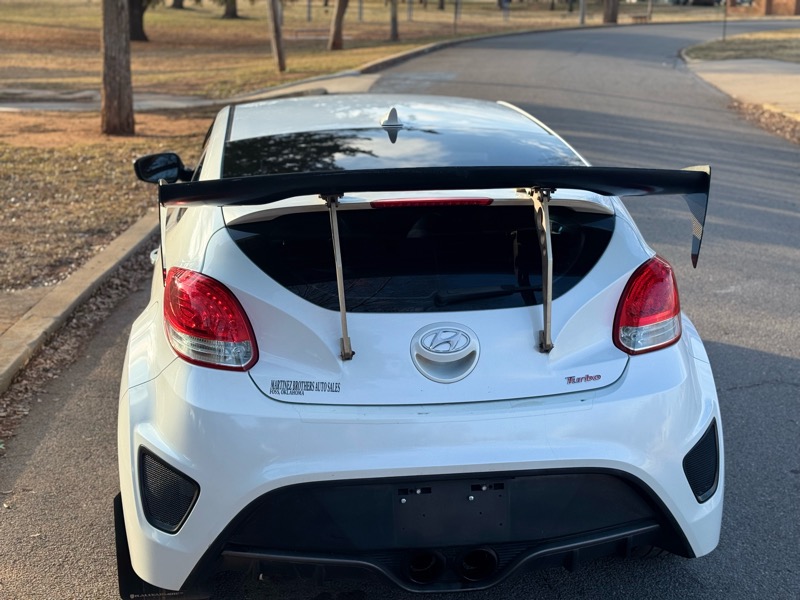 Hyundai Veloster Base 2013