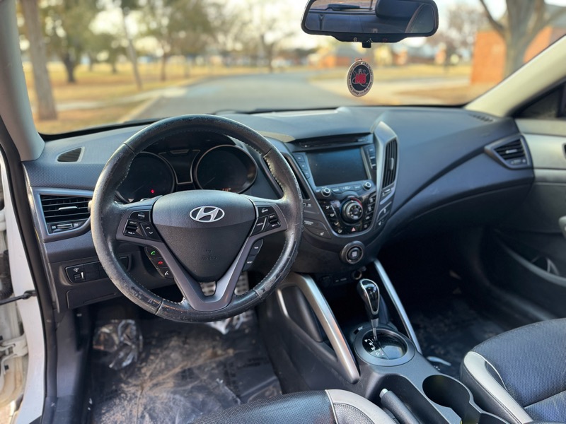 Hyundai Veloster Base 2013