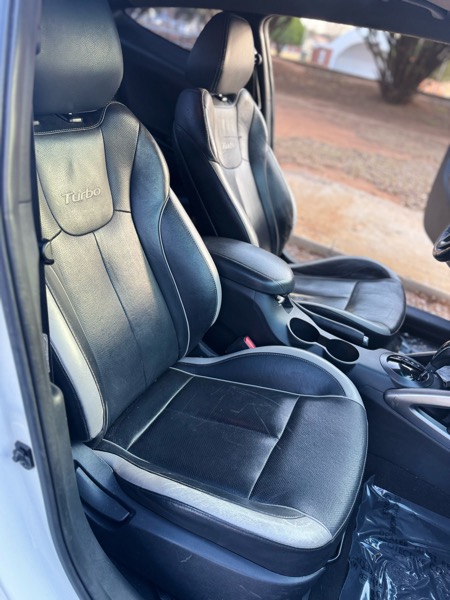 Hyundai Veloster Base 2013