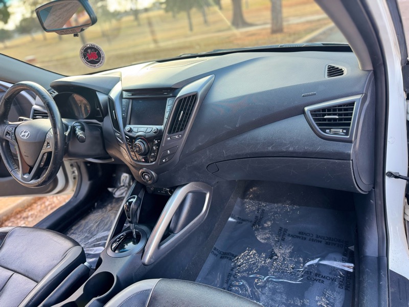 Hyundai Veloster Base 2013