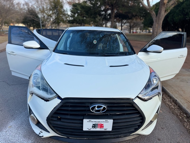 Hyundai Veloster Base 2013