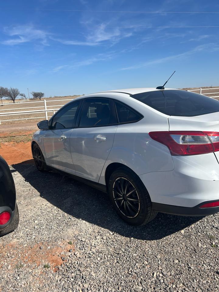 Ford Focus SE Sedan 2012