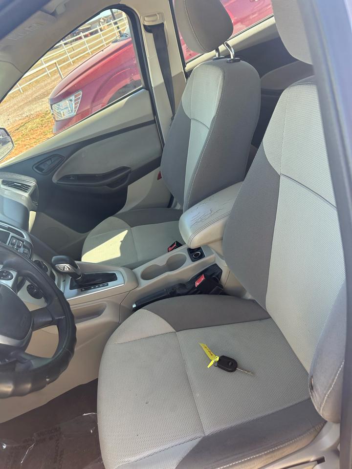 Ford Focus SE Sedan 2012