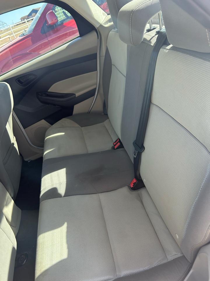 Ford Focus SE Sedan 2012