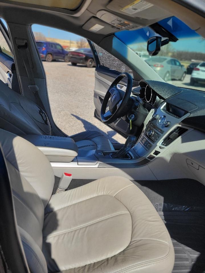 Cadillac CTS Base 2012