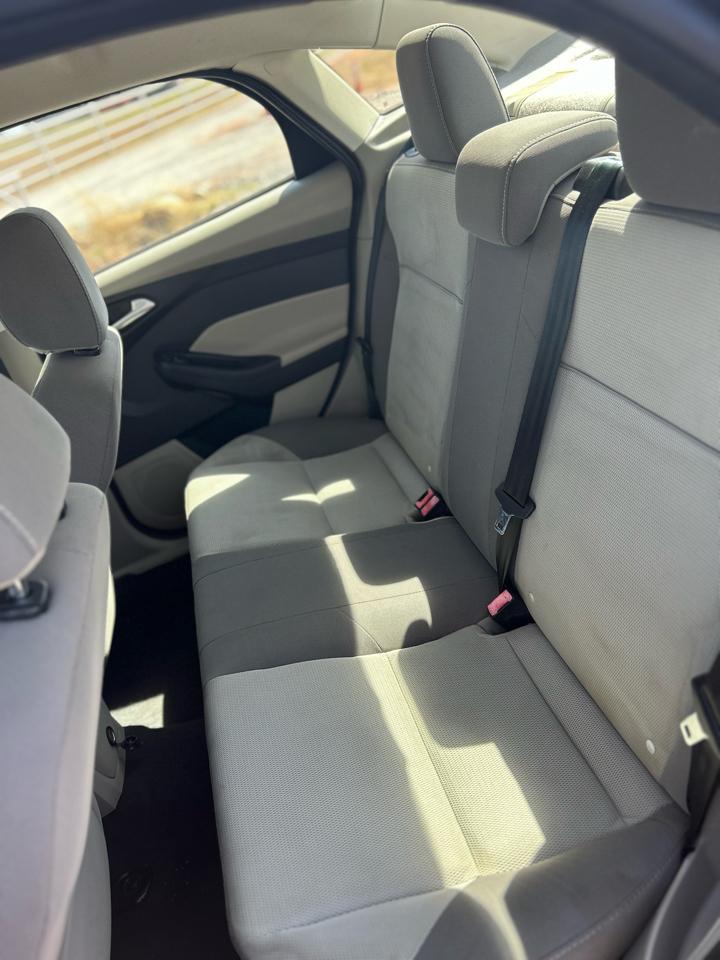 Ford Focus SE Sedan 2014