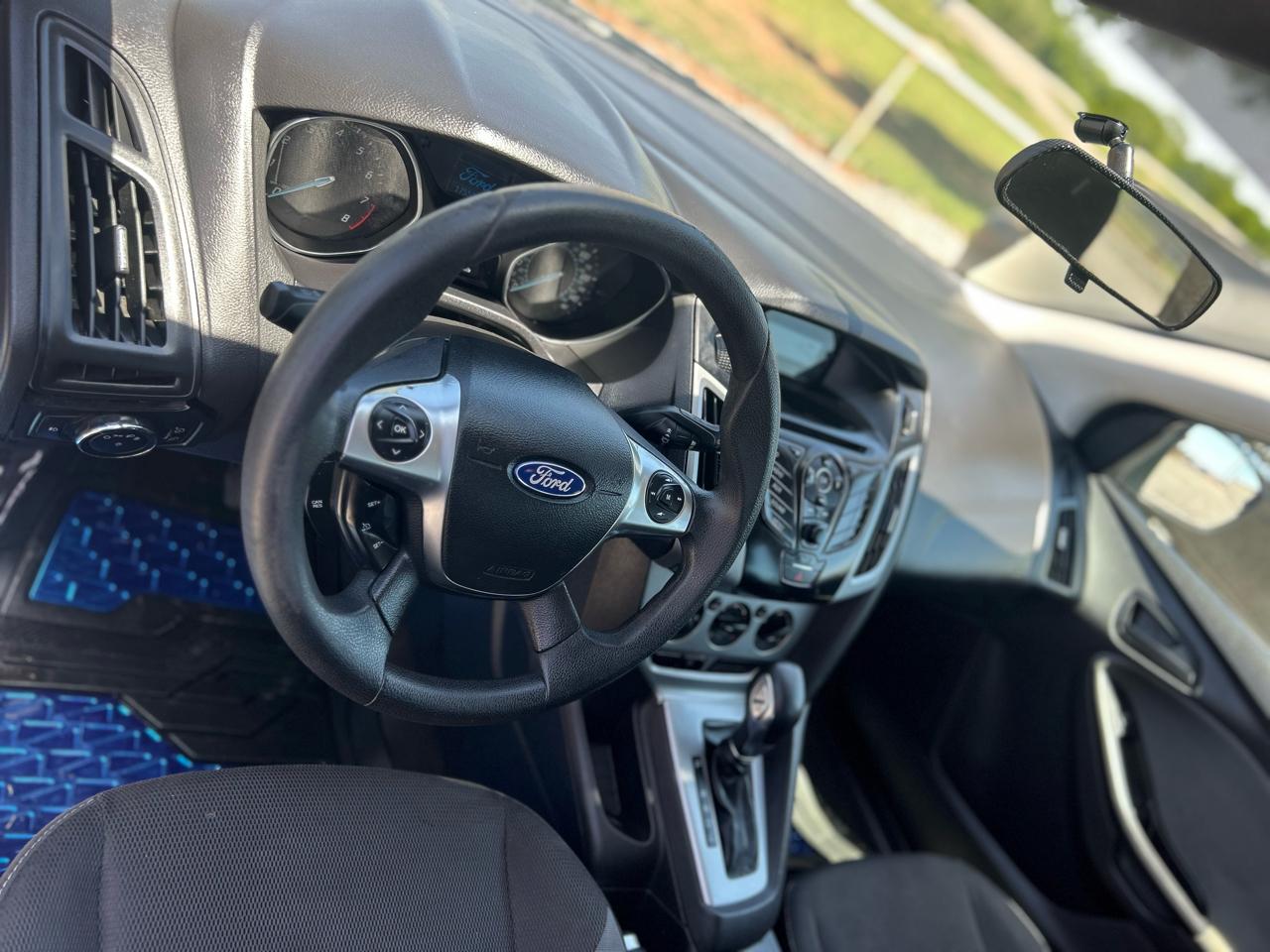 Ford Focus SE 2012
