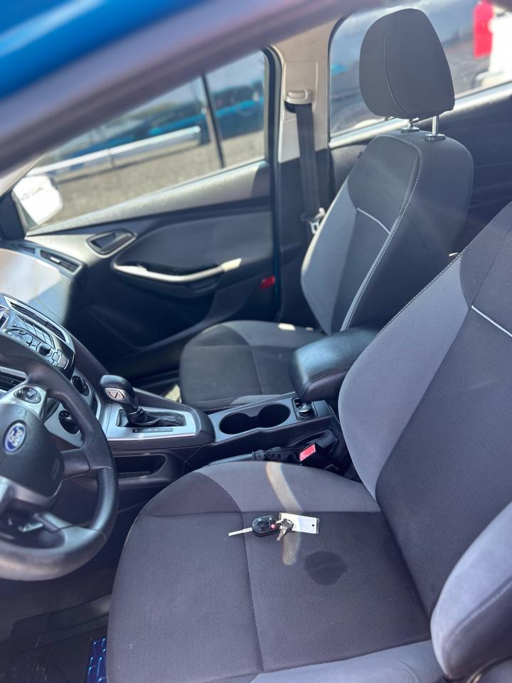 Ford Focus SE 2012