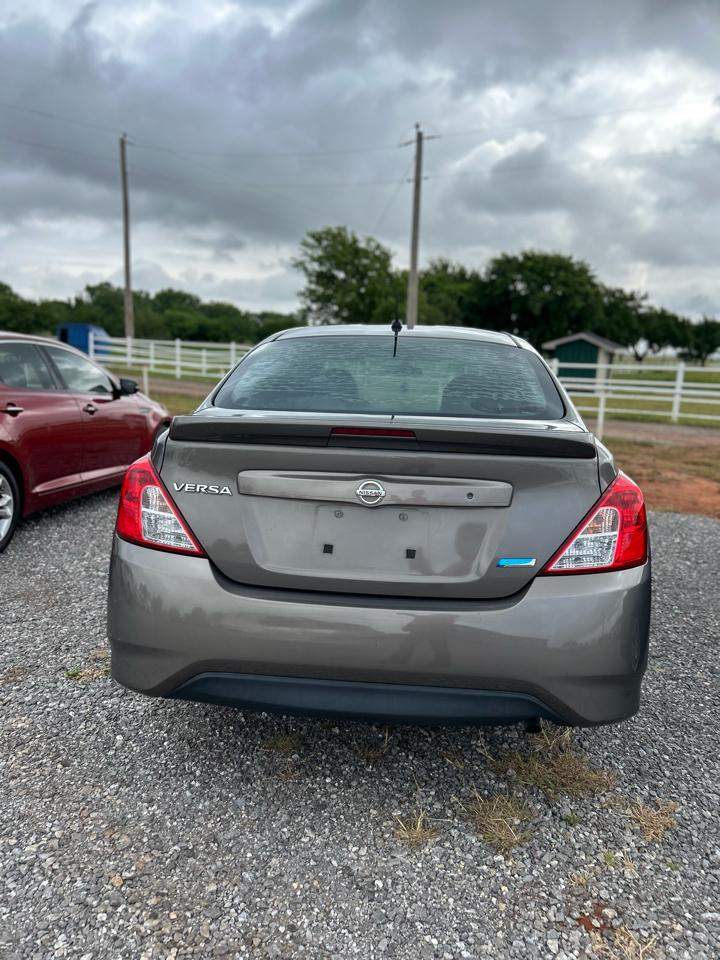 Nissan Versa 1.6 S 5M 2015