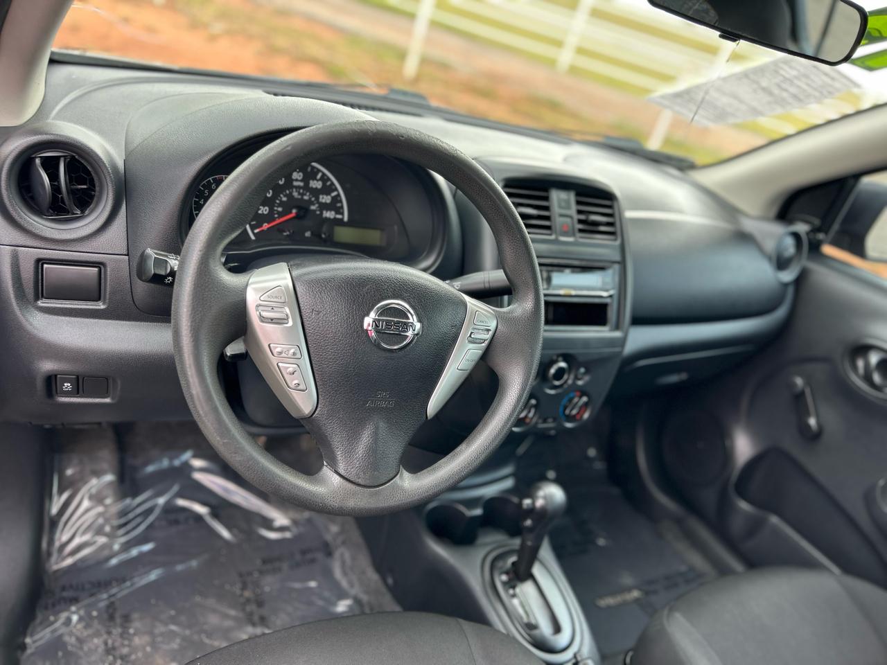 Nissan Versa 1.6 S 5M 2015