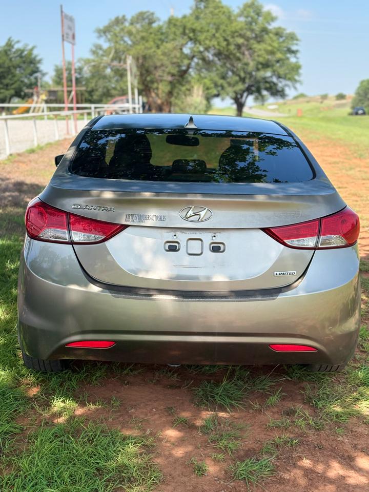 Hyundai Elantra GLS M/T 2013