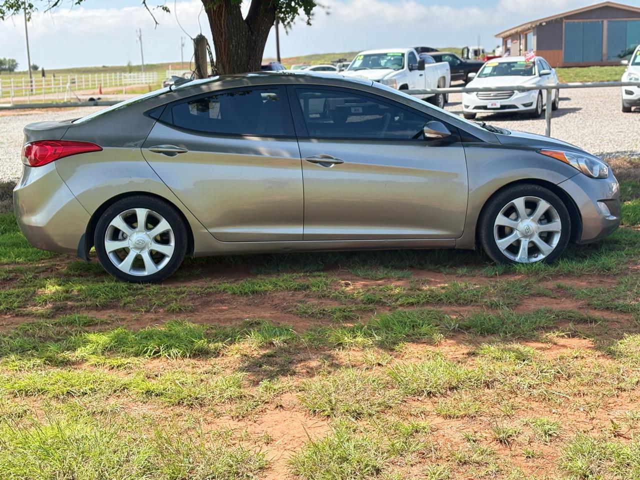 Hyundai Elantra GLS M/T 2013