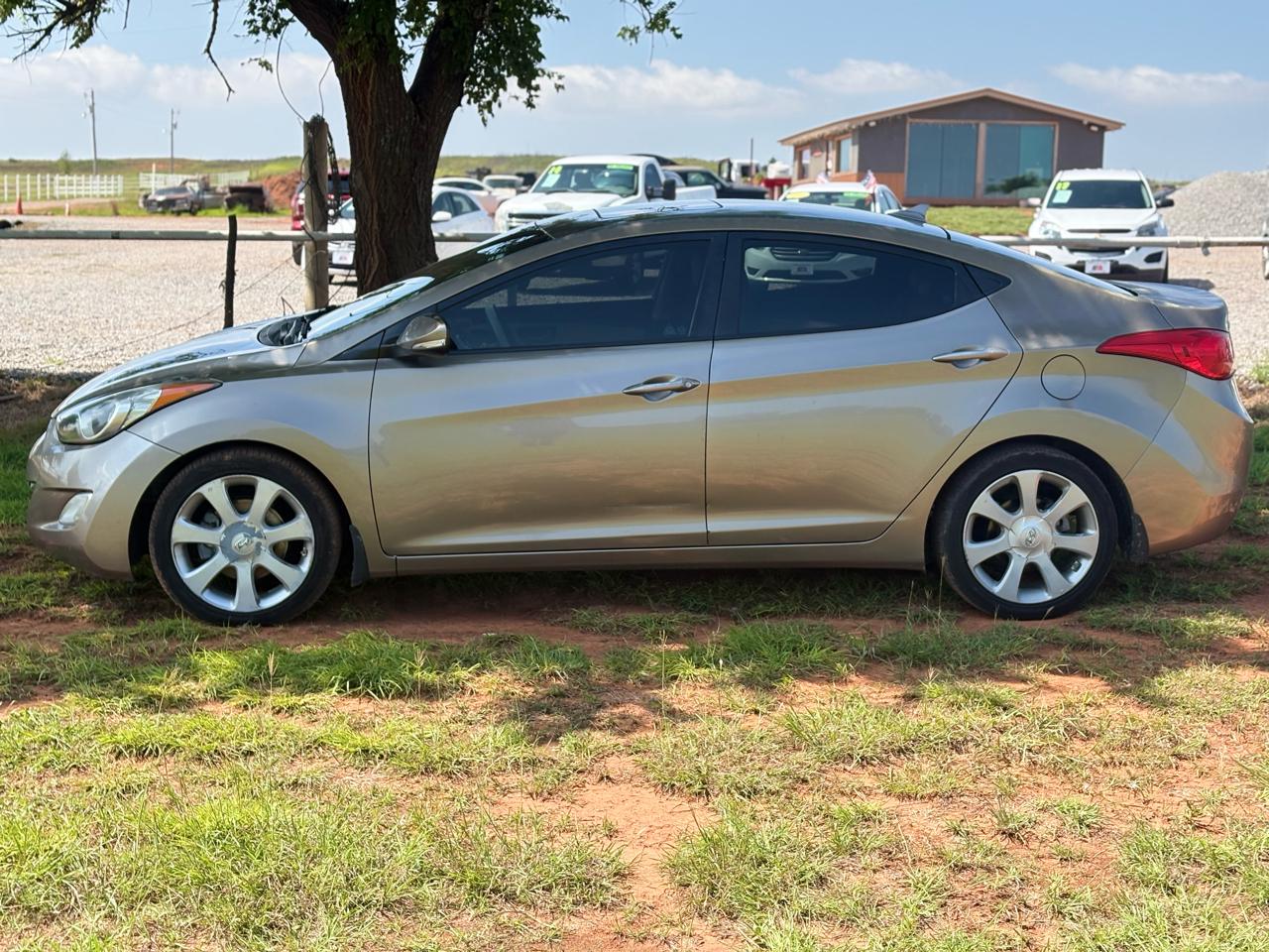 Hyundai Elantra GLS M/T 2013