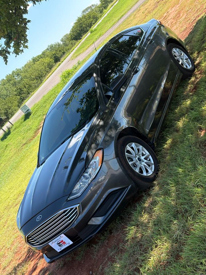 Ford Fusion S 2017