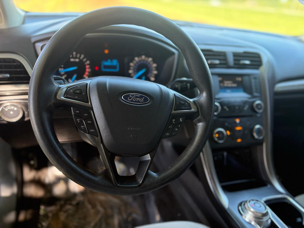 Ford Fusion S 2017