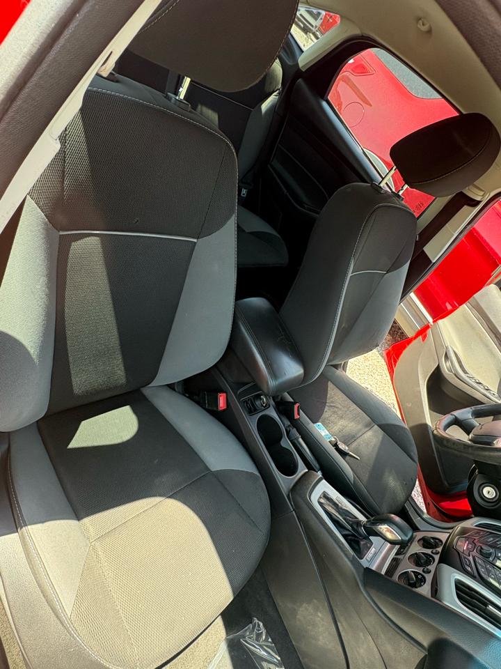 Ford Focus SE Sedan 2014