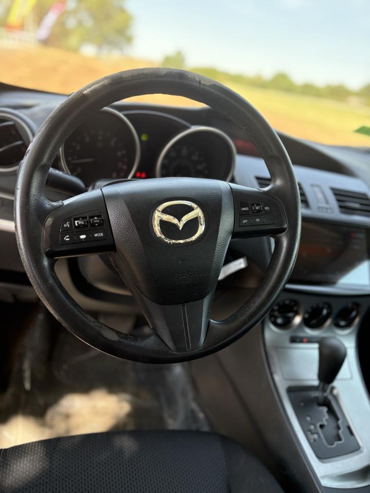 Mazda MAZDA3 i Touring 4-door 2011
